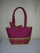 Lunch Bag (pix) | http://www.flickr.com/photos/28328779@N00/2778097912/Gotta love that fabric!joan